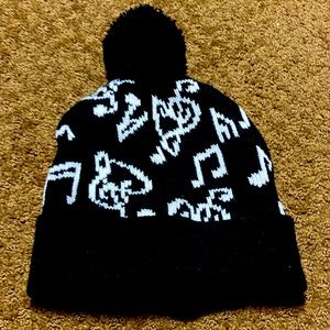 Music pom pom black & white hat with musical notes EUC-like new Winter hat